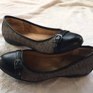 Size 8, barely worn dress shoes